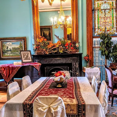Parisian Courtyard 3* New Orleans