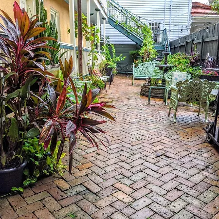 Parisian Courtyard 3*