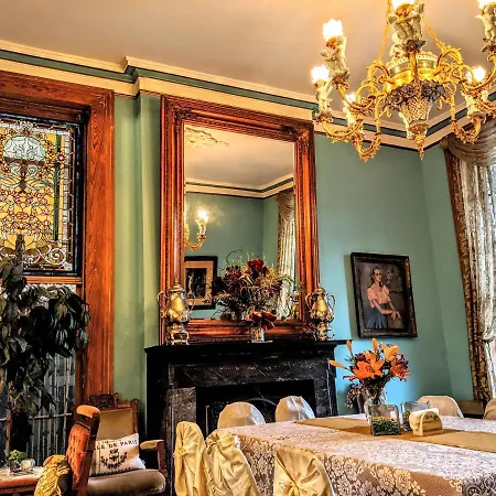 Parisian Courtyard Bed & Breakfast New Orleans