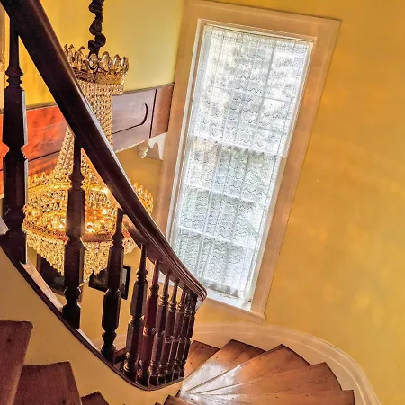 Bed & Breakfast Parisian Courtyard New Orleans