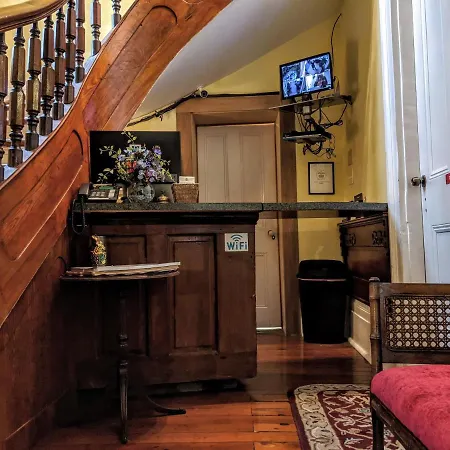 Parisian Courtyard Bed & Breakfast New Orleans