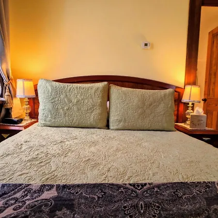 Parisian Courtyard Bed & Breakfast New Orleans