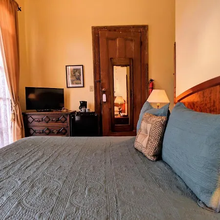 Parisian Courtyard Bed & Breakfast New Orleans