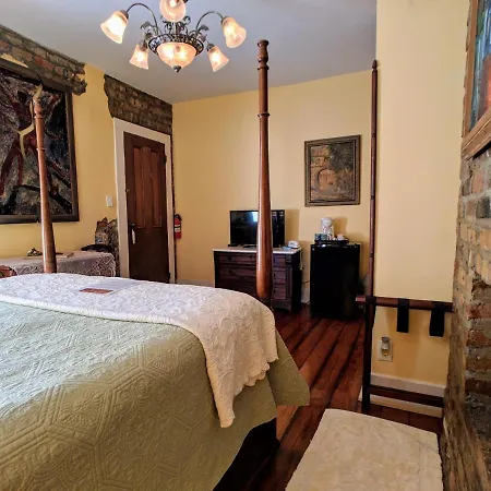 Parisian Courtyard Bed & Breakfast New Orleans