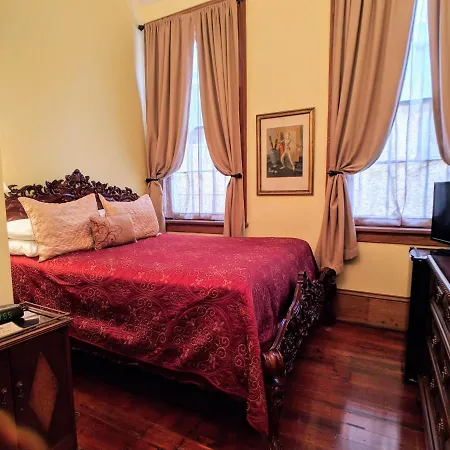 Parisian Courtyard Bed & Breakfast