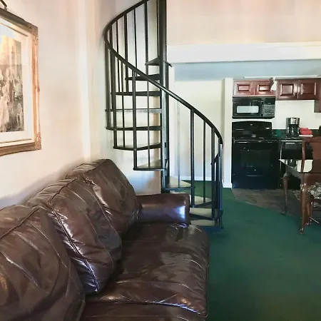 Plaza Downtown Hotel 3*