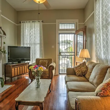 Walk To River, Tram & Zoo: Classic Nola Home! Holiday home *