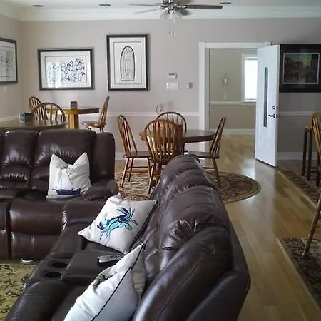 Villa W/ Waterfront Deck: 23 Mi To Bourbon Street!