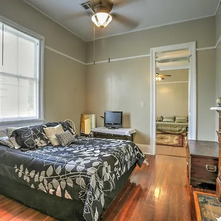 Walk To River, Tram & Zoo: Classic Nola Home!