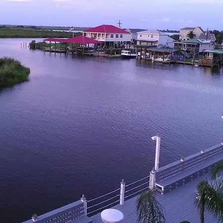 Villa W/ Waterfront Deck: 23 Mi To Bourbon Street! New Orleans