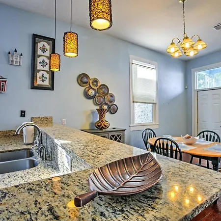 5 Mi To Bourbon Street: Nola Holiday home *