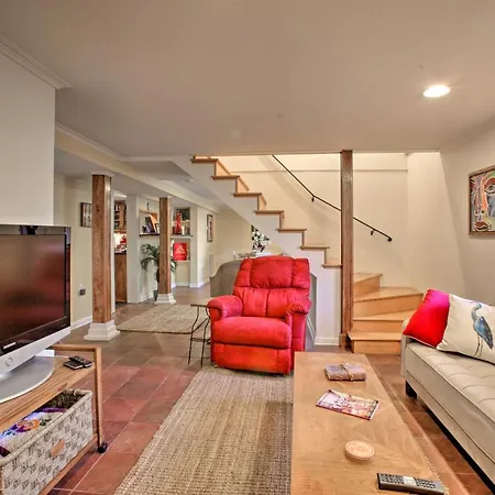 Apartment 4 Mi To French Quarter: Nola W/ Garden Patio