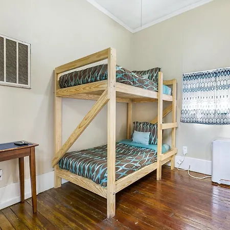 Ihsp French Quarter House Hostel *