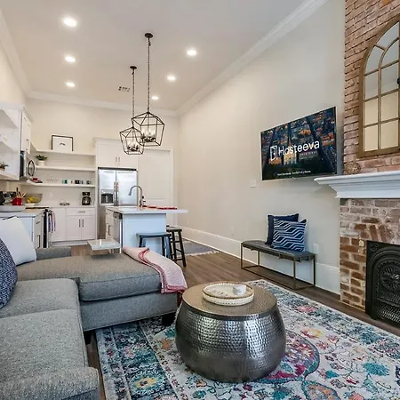 Urban Retreat Near French Quarter