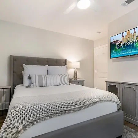 Urban Retreat Near French Quarter Holiday home