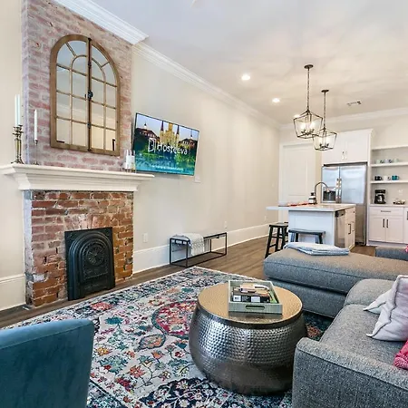 St Charles Ave Living Near Hot Spots And Restaurants *