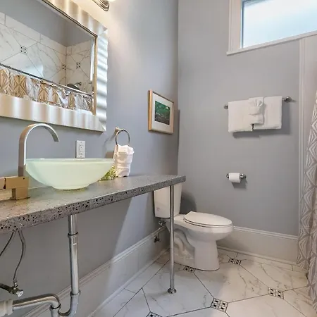 Modern 1-bd Near French Quarter - Walk To Superdome Apartment New Orleans
