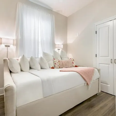 Urban Retreat Near French Quarter Holiday home