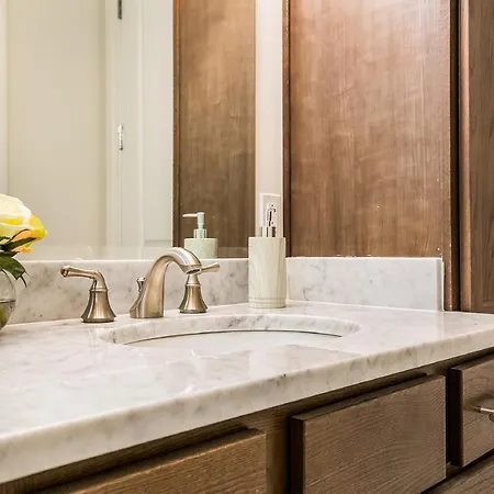 1 And 2 Bedroom Private Steps Away From French Quarter 5*