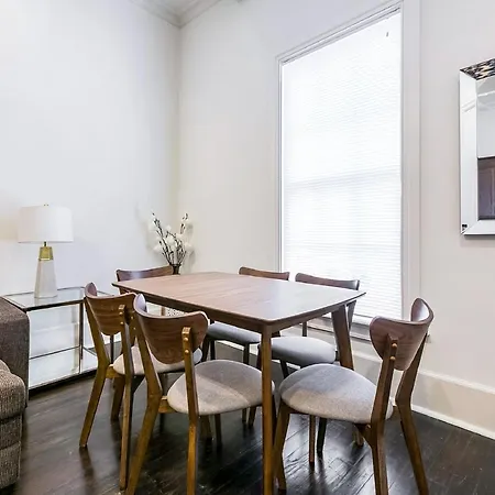1 And 2 Bedroom Private Steps Away From French Quarter Aparthotel