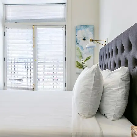 1 And 2 Bedroom Private Steps Away From French Quarter Aparthotel