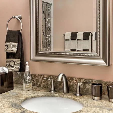 Villa Waterfront Nola Villa: 23 Mi To French Quarter!