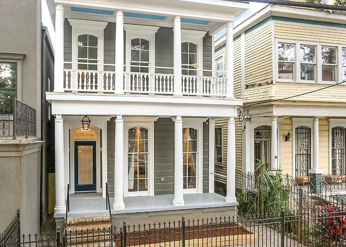 Canal Street Mini Mansion Sleeps 15
