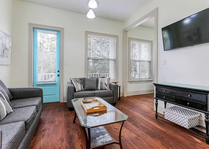La Belle Luxe 3Qnbed, Walk To Street Car!