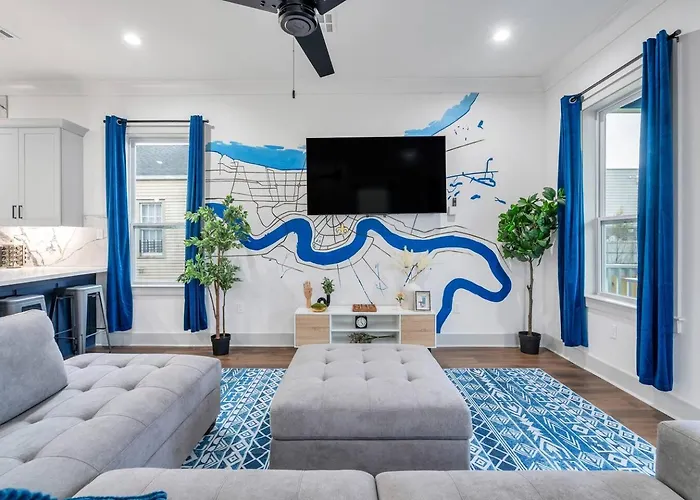 Luxe 3Br Huge Backyard & Balcony, Walk To Dome