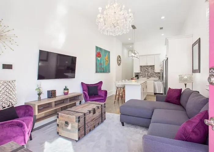 Modern Lux Home Near Street Cars And Whole Foods