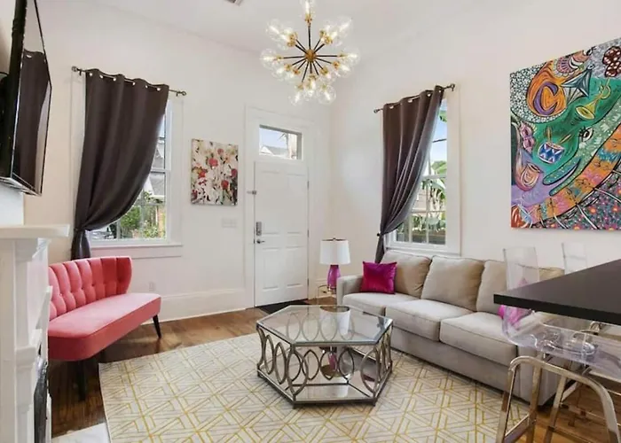 Cozy Haven By The French Quarter