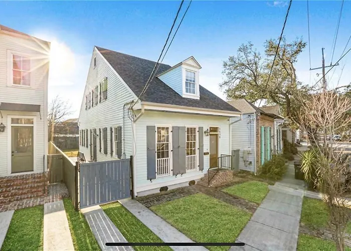 Charming Creole Cottage 2 Blocks Across Rampart St From French Quarter