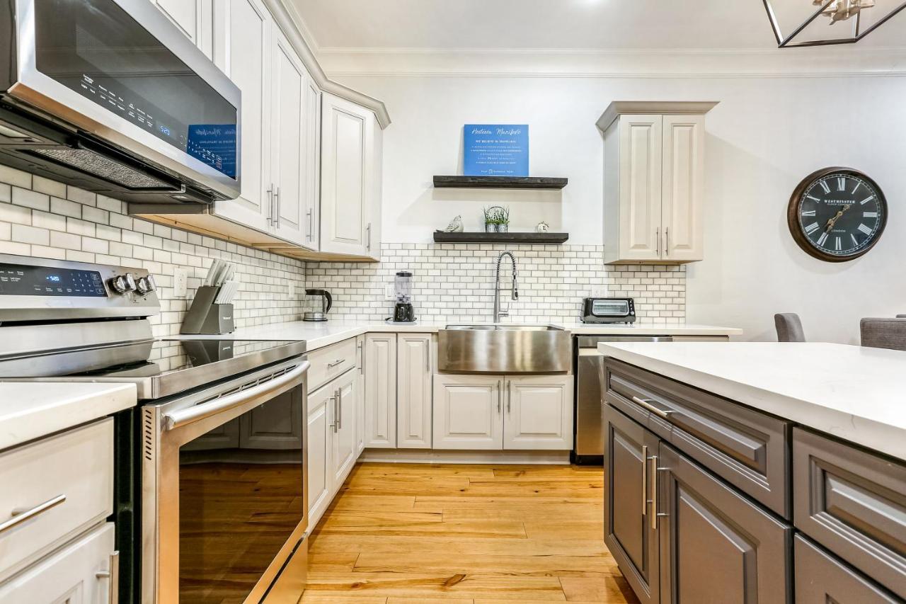Apartment Stunning 4br-5br Near French Quarter Homes By Hosteeva *