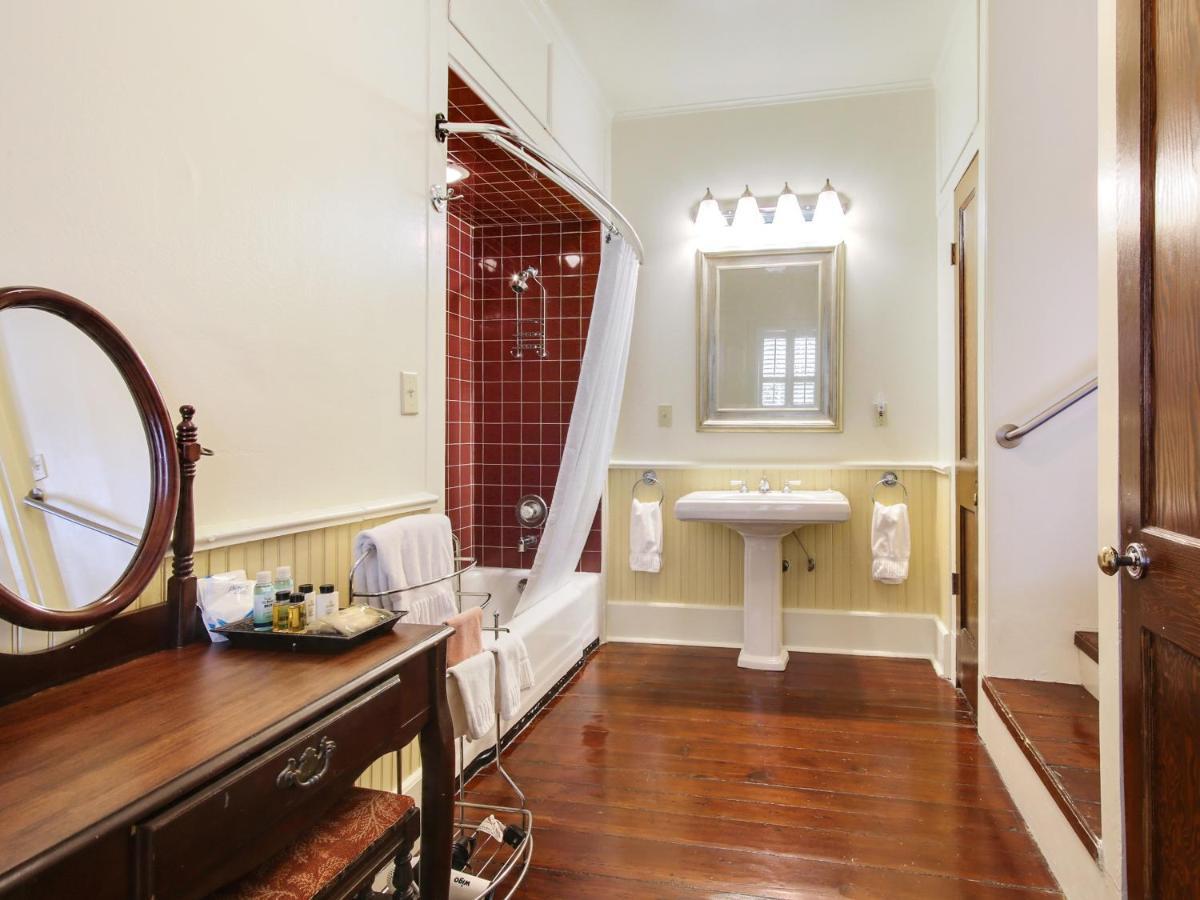 Marigny Manor House Bed & Breakfast