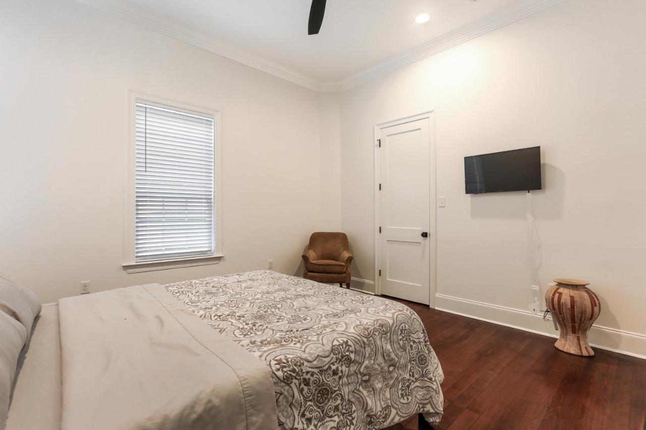 Canal Street Mini Mansion Sleeps 15 Holiday home New Orleans