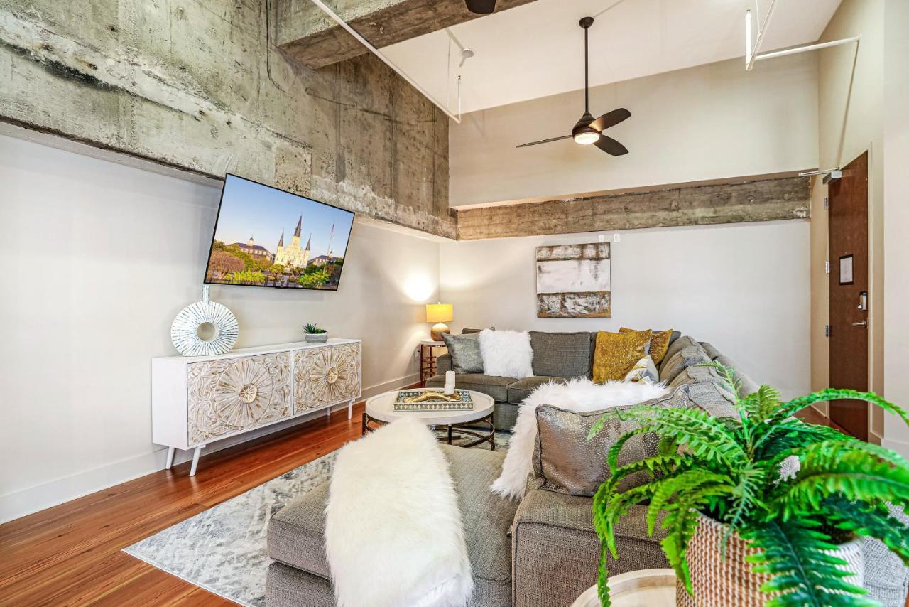 2 Bedroom Elegant In Downtown