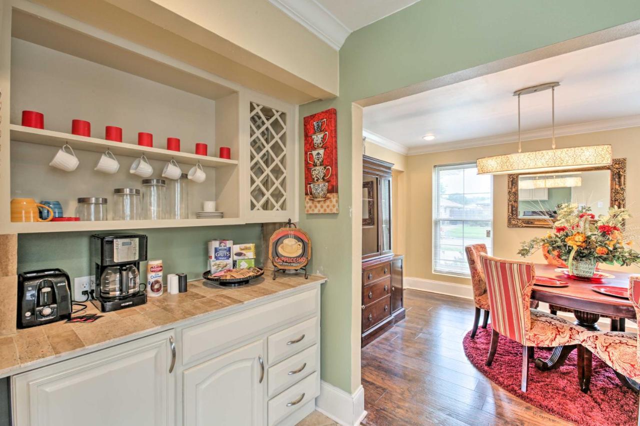 Major Manor With Pool And Game Holiday home