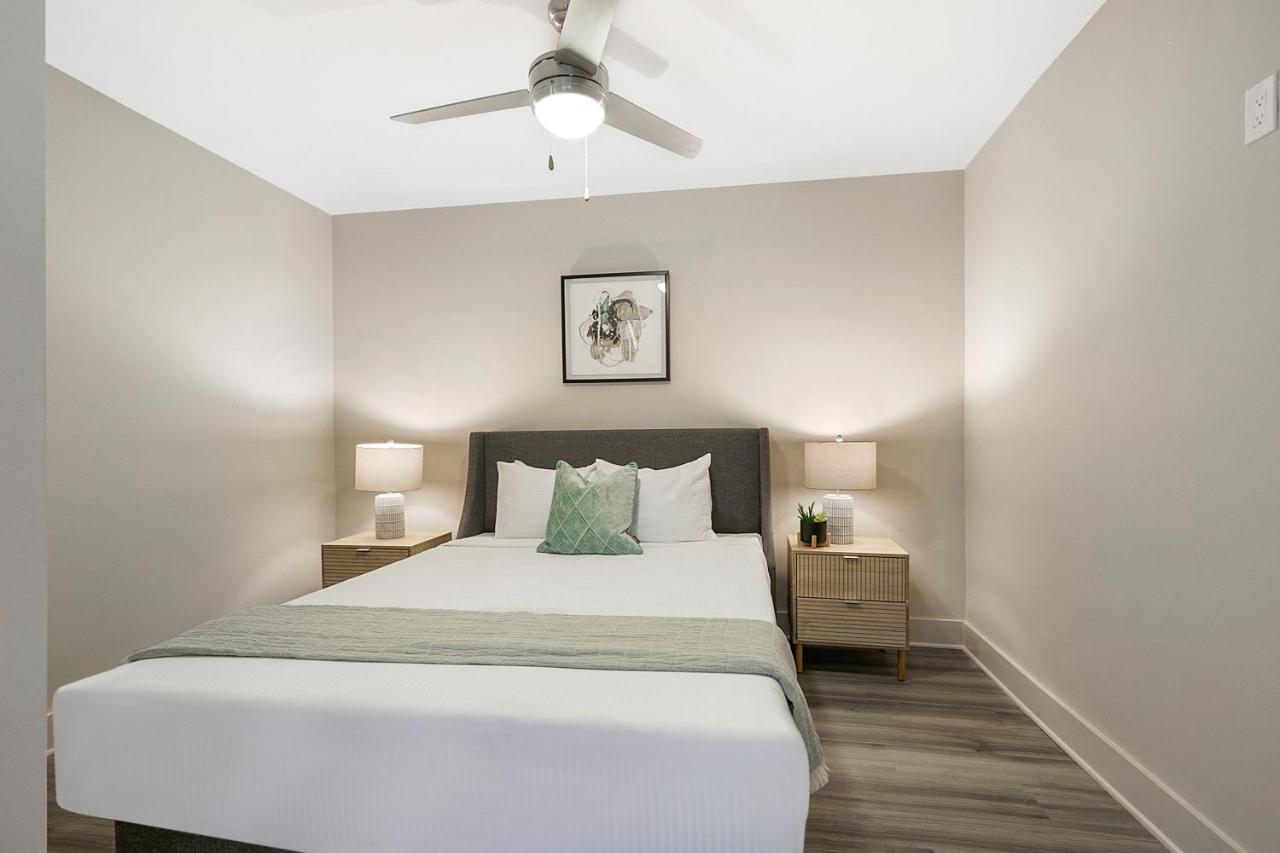 Apartment Amazing 4-bedroom Haven In The Heart Of *