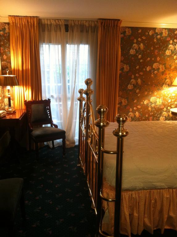 Nine-o-five Royal Hotel New Orleans