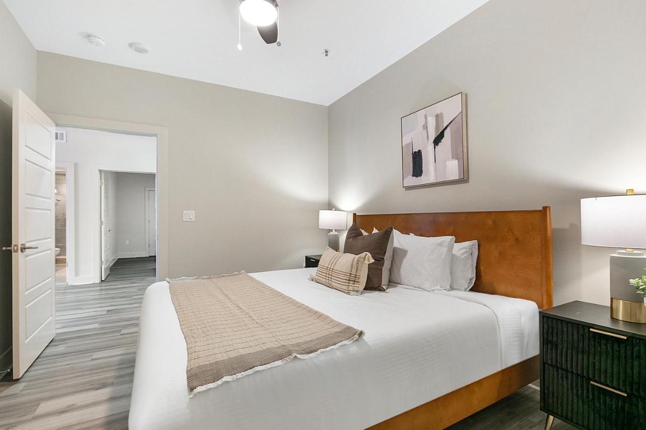 Apartment Amazing 4-bedroom Haven In The Heart Of *