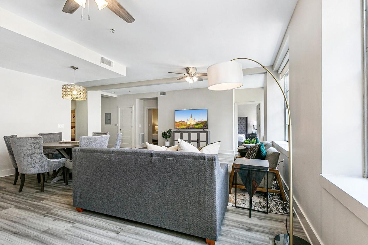 Amazing 4-bedroom Haven In The Heart Of Apartment