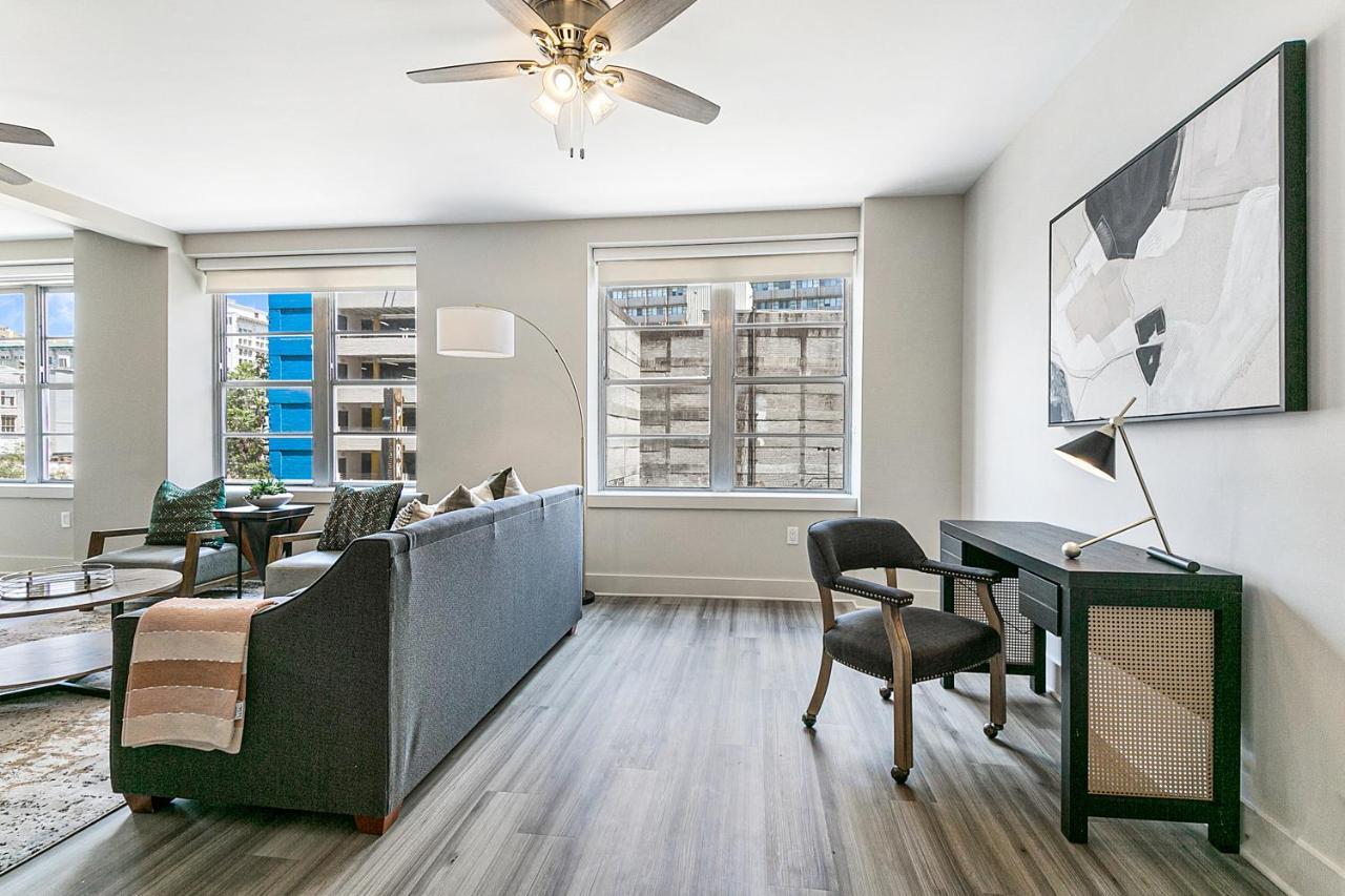 Amazing 4-bedroom Haven In The Heart Of Apartment *