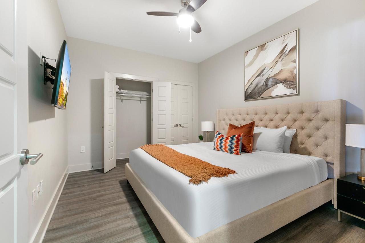 Apartment Chic Elegance In The Heart Of Nola 4-bedroom Oasis Awaits *