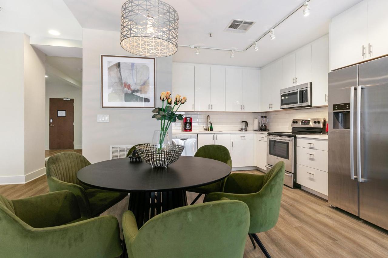 Chic Elegance In The Heart Of Nola 4-bedroom Oasis Awaits *