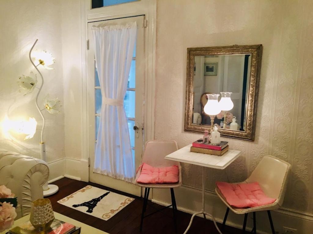 The Elisabeth House Canal St Dollhouse, 6 Bedroom Streetcar Sleeps 14! * New Orleans