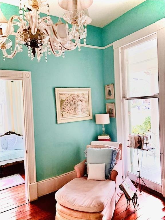 The Elisabeth House Canal St Dollhouse, 6 Bedroom Streetcar Sleeps 14! Holiday home New Orleans