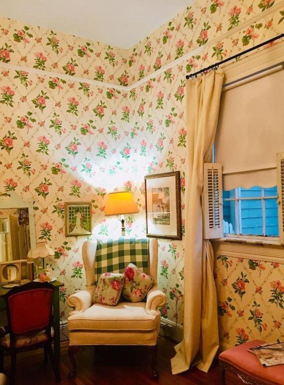 The Elisabeth House Canal St Dollhouse, 6 Bedroom Streetcar Sleeps 14! Holiday home *