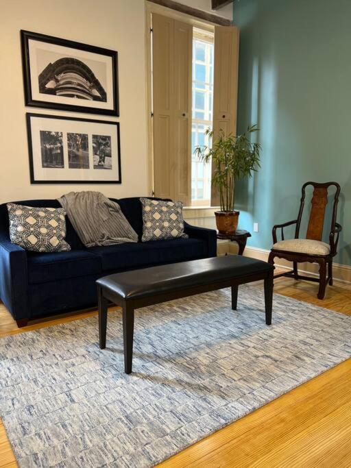 Chic Two-bedroom On Camp St, *