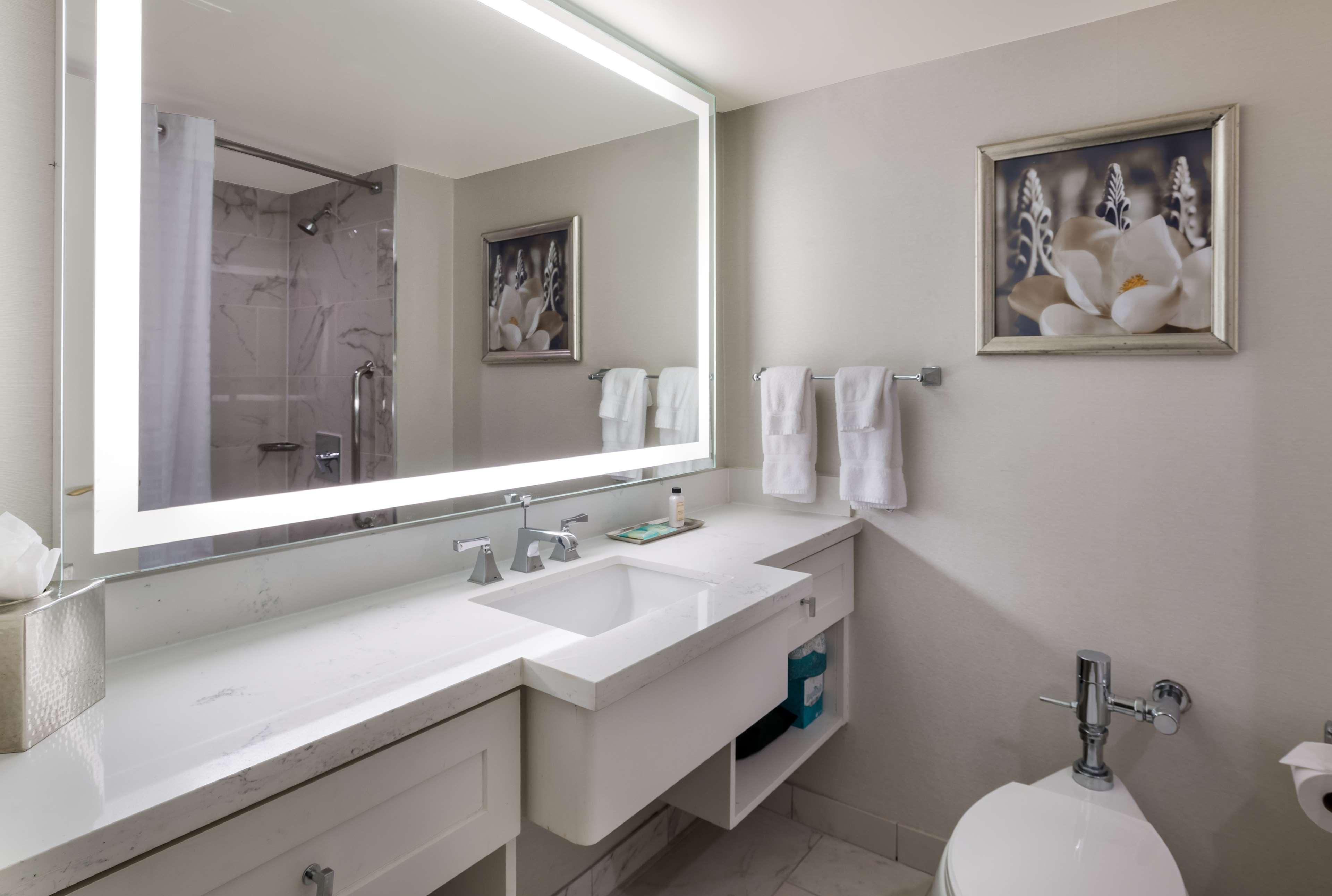 The Royal Sonesta Hotel 5*