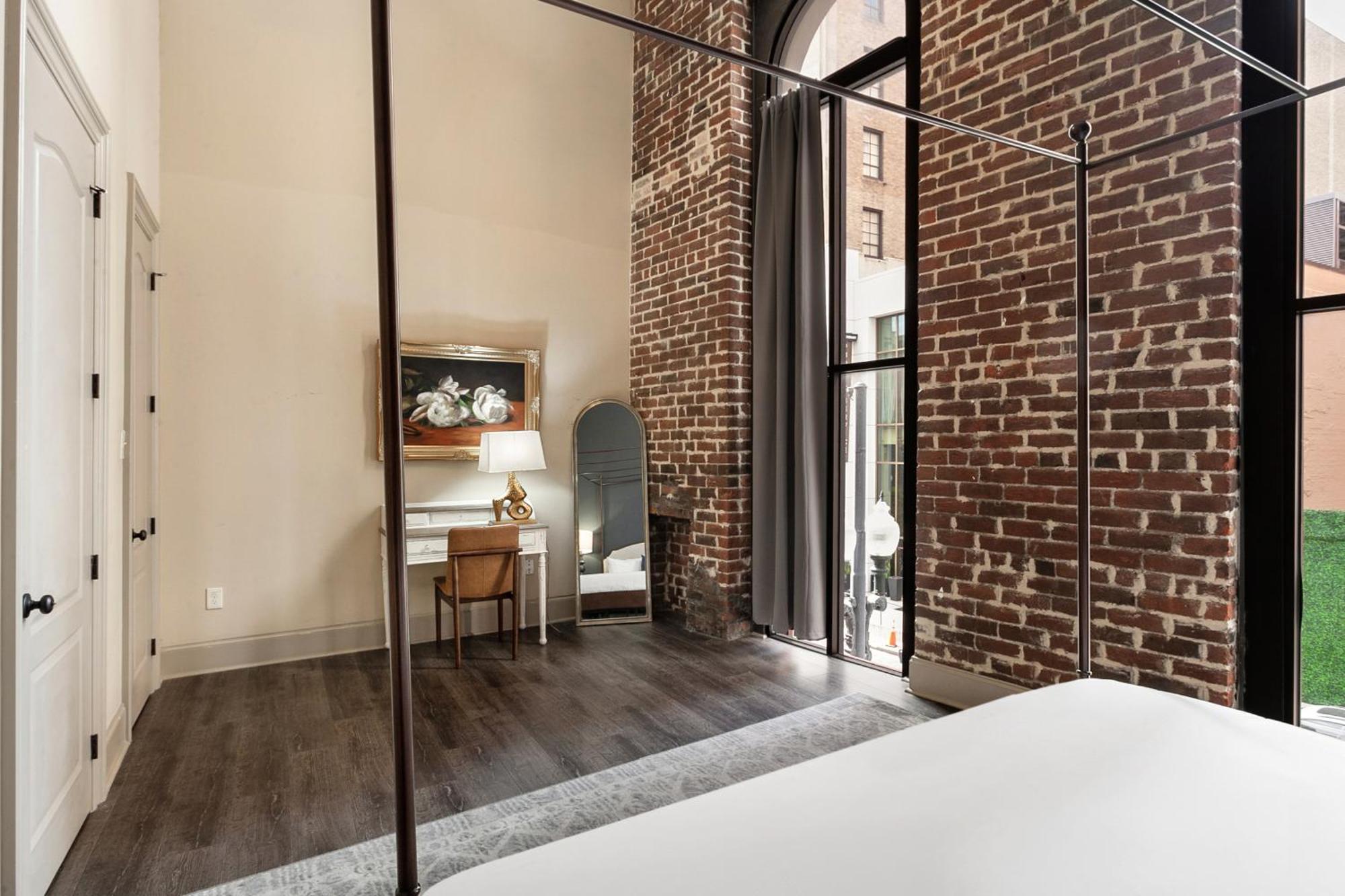 Chuck's Place Apartment